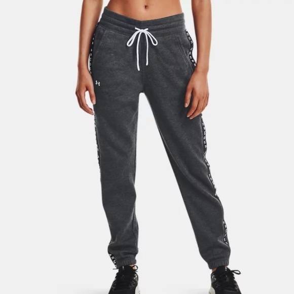 LAST ONE AVAILABLE! New Under Armour Women's Taped Fleece Gym Pants - Picture 2 of 12
